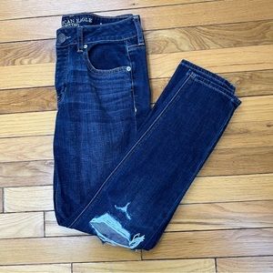 American Eagle dark wash ripped knee button fly tomgirl jeans 2 regular